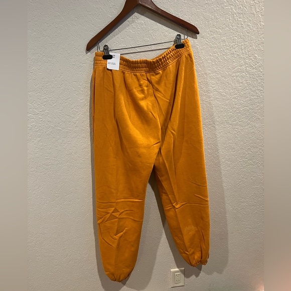 Nike Loose Fit Joggers - Picture 3 of 4